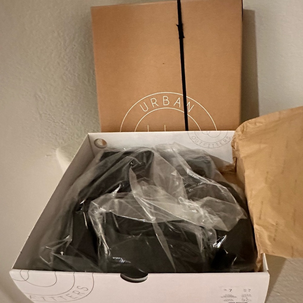 urban outfitters harper ultra platform NIB rare - Picture 4 of 5